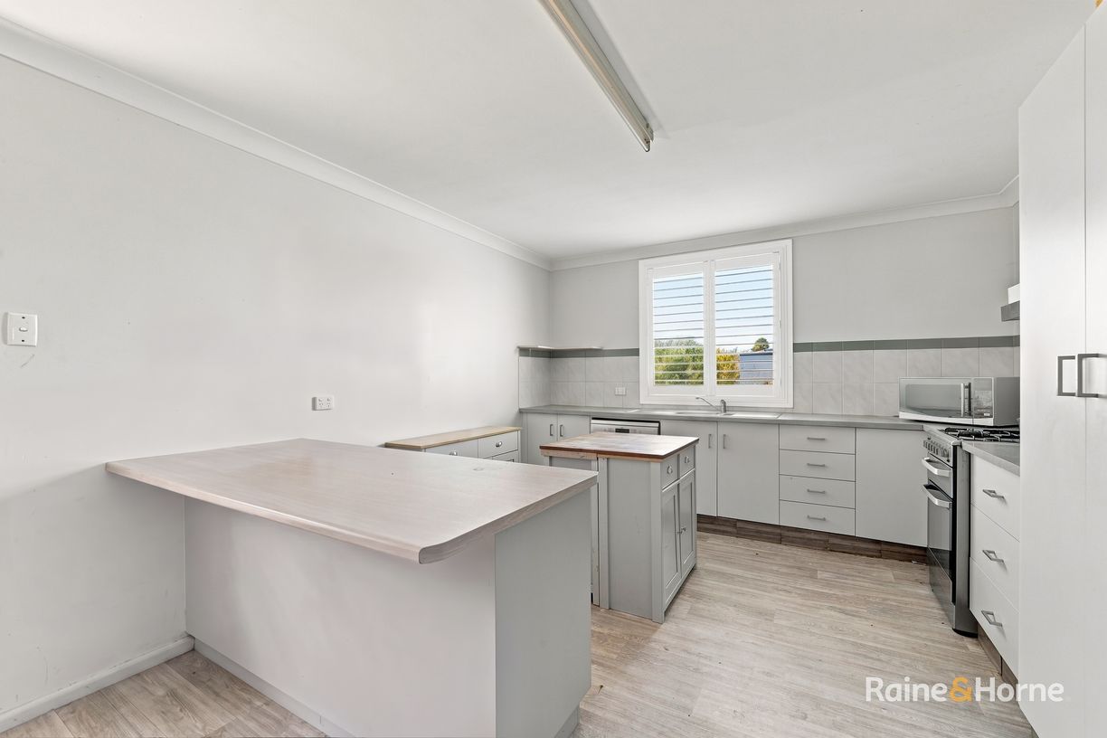 220W Hill Street — photo 3 of 13