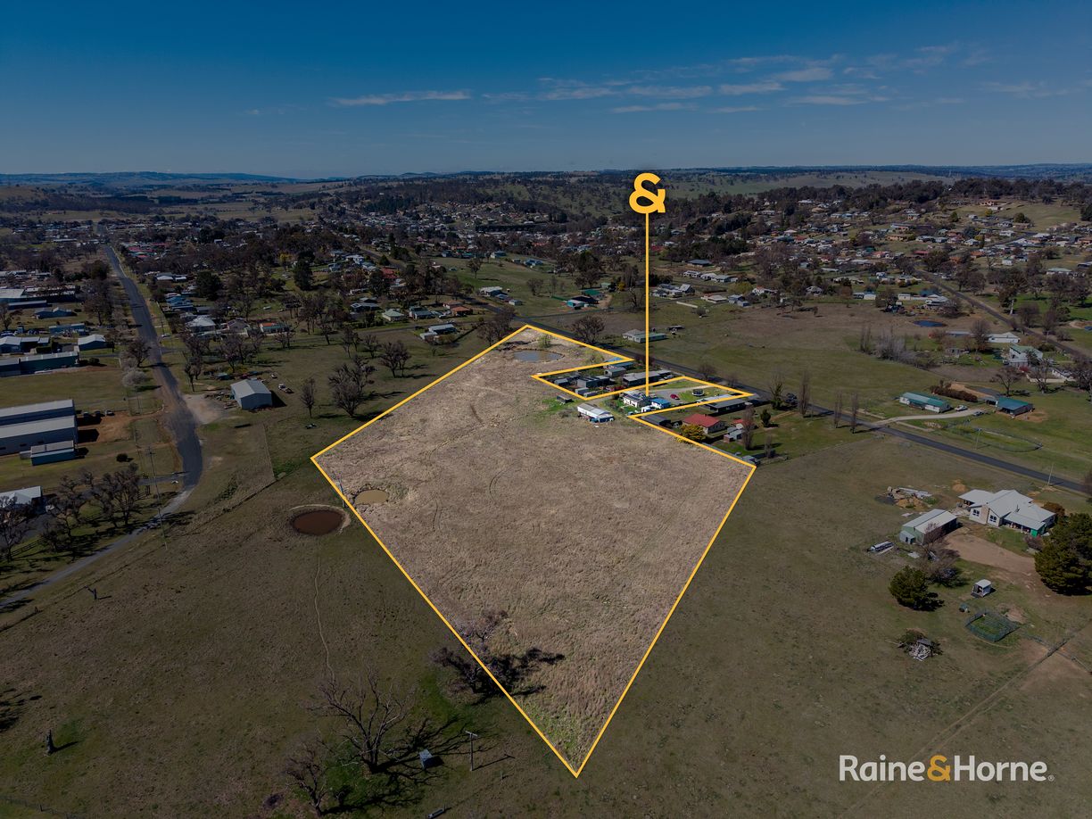 220W Hill Street — photo from Raine & Horne Armidale | Glen Innes