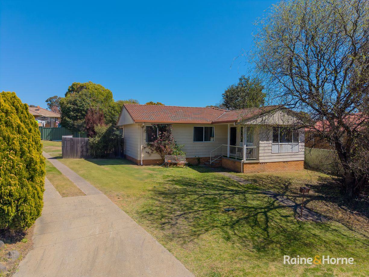 5 Chisholm Close — photo from Raine & Horne Armidale | Glen Innes