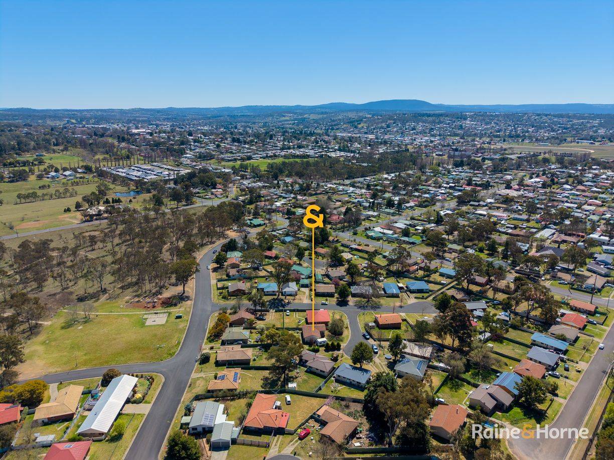 5 Chisholm Close — photo 12 of 14