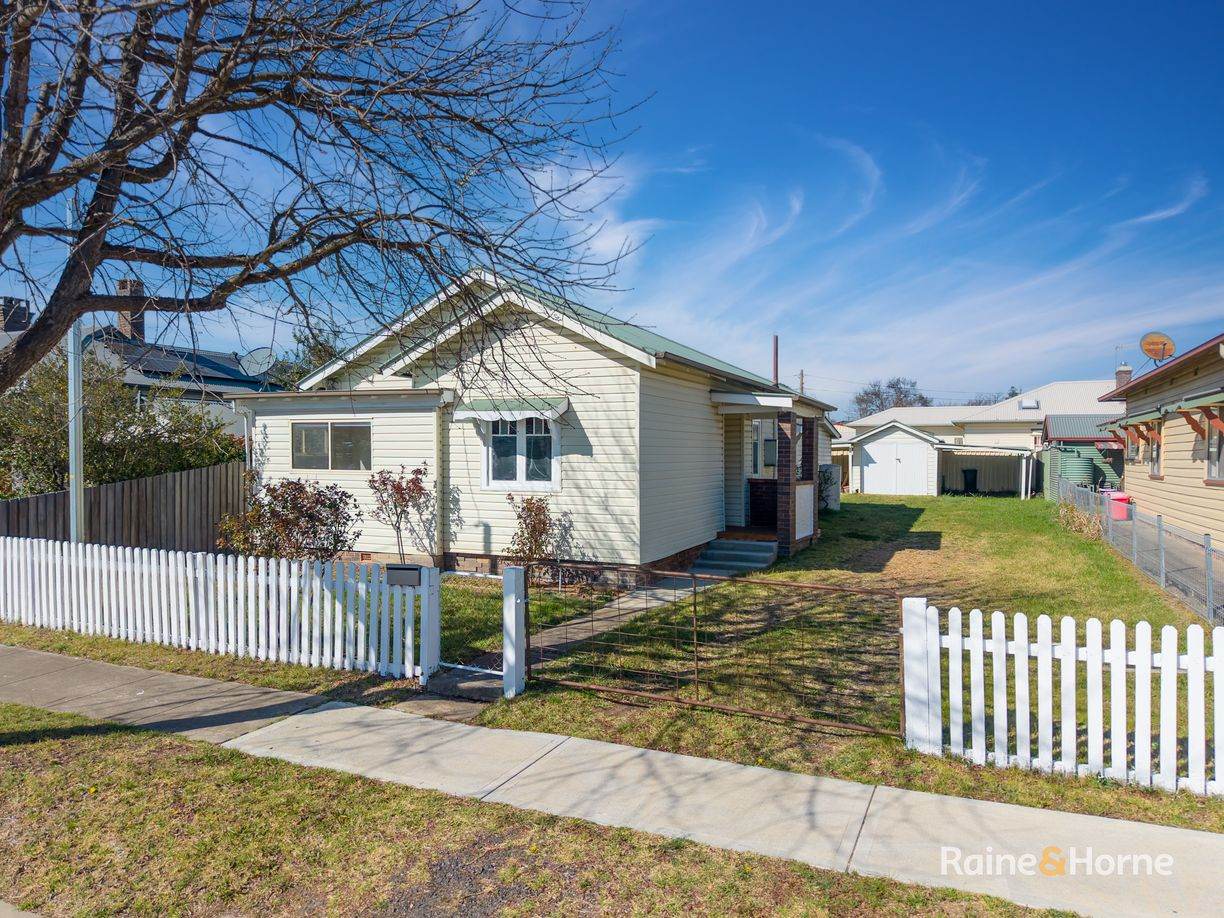 82 Beardy Street — photo from Raine & Horne Armidale | Glen Innes