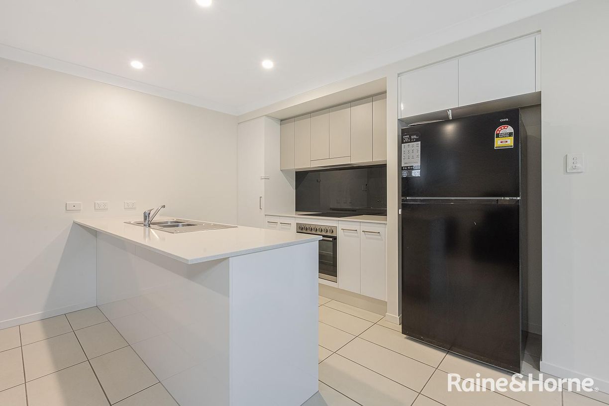 63/188 Gainsborough Drive — photo 6 of 20