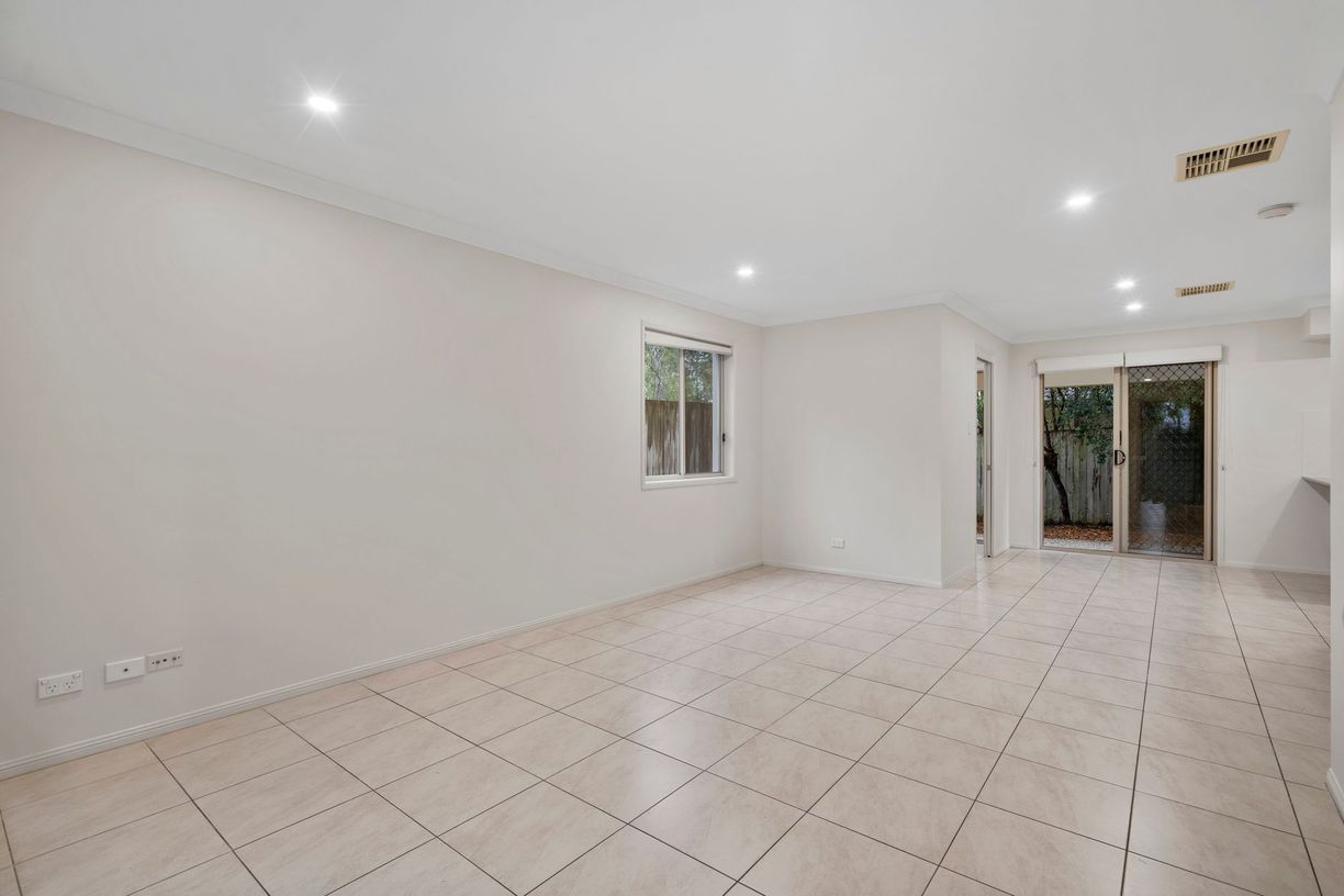 42/40 Hargreaves Road — photo 3 of 22