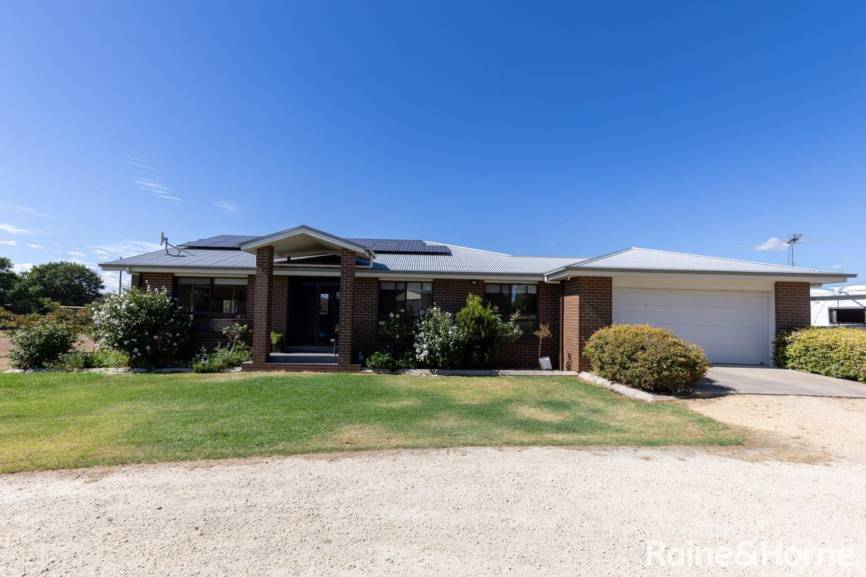 86 Lake Inverell Drive — photo 2 of 25