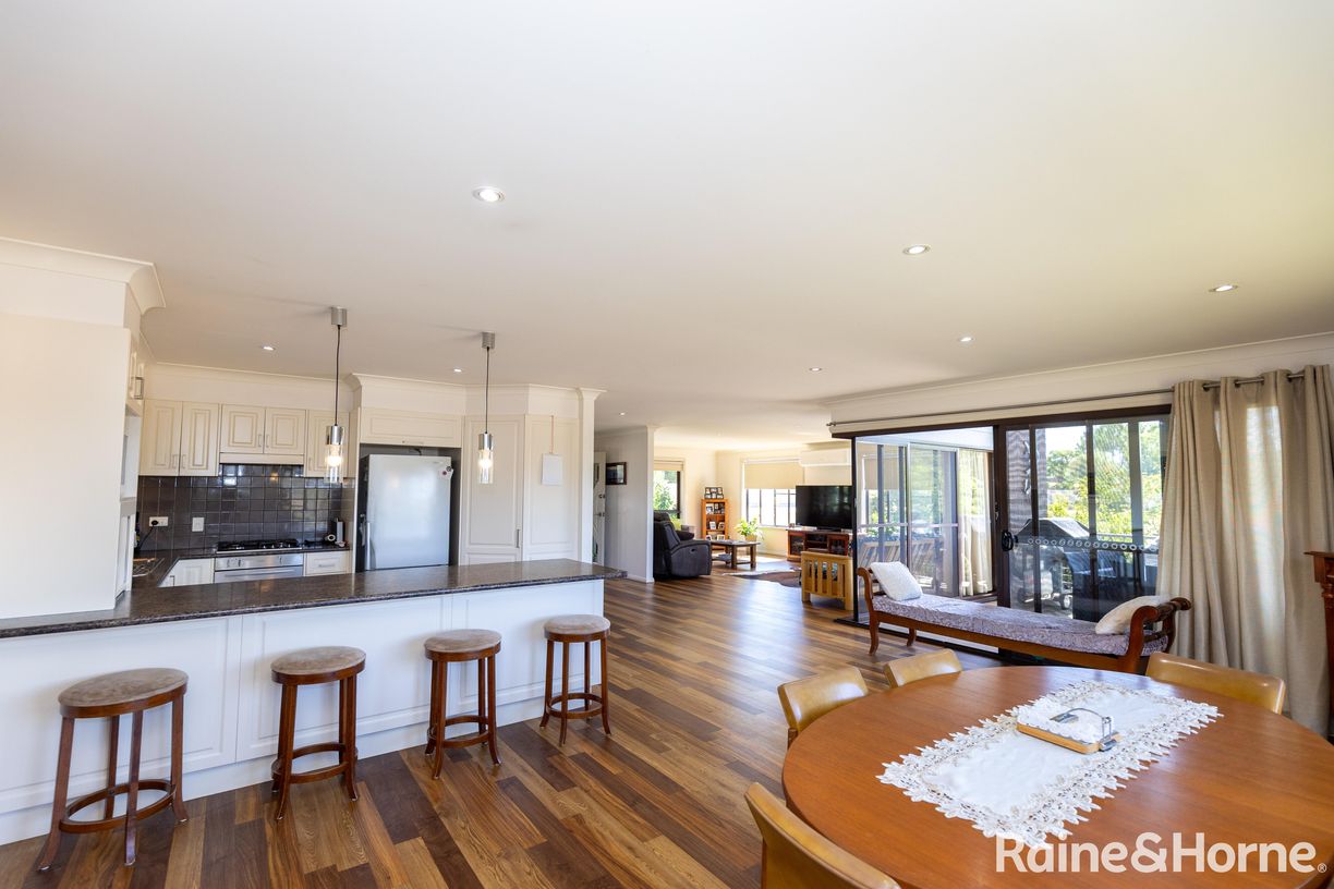86 Lake Inverell Drive — photo 3 of 25
