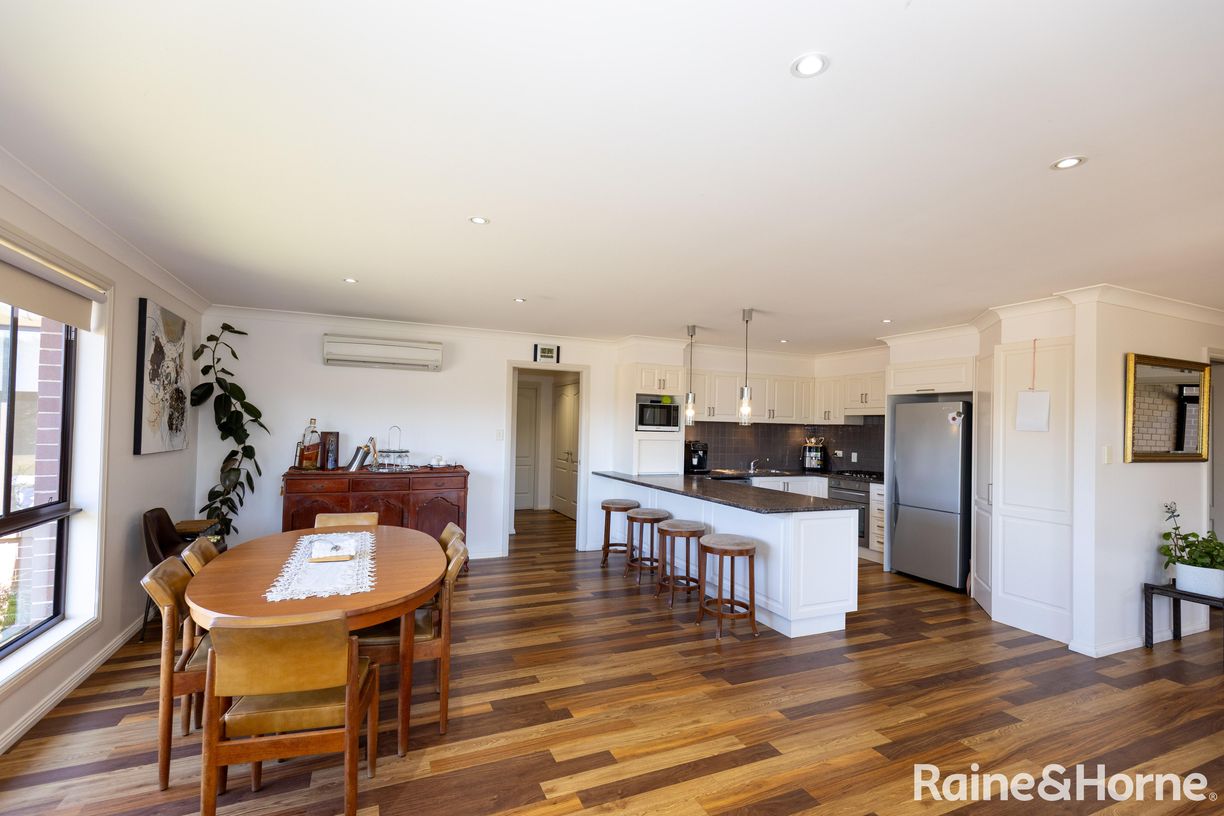 86 Lake Inverell Drive — photo 6 of 25