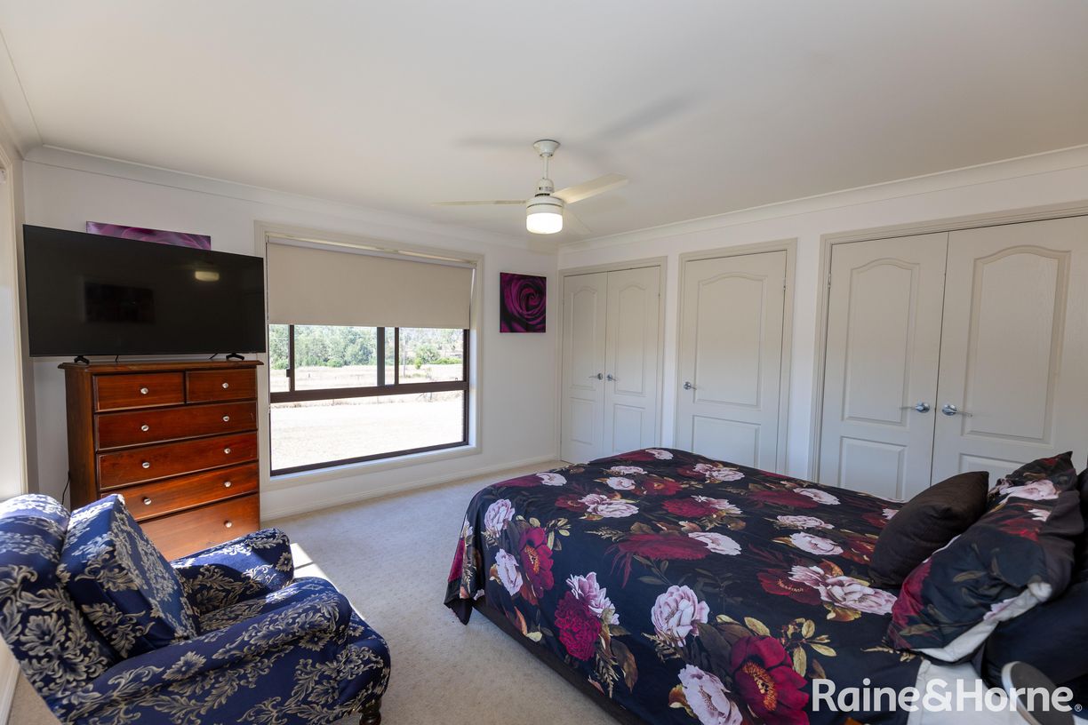 86 Lake Inverell Drive — photo 7 of 25