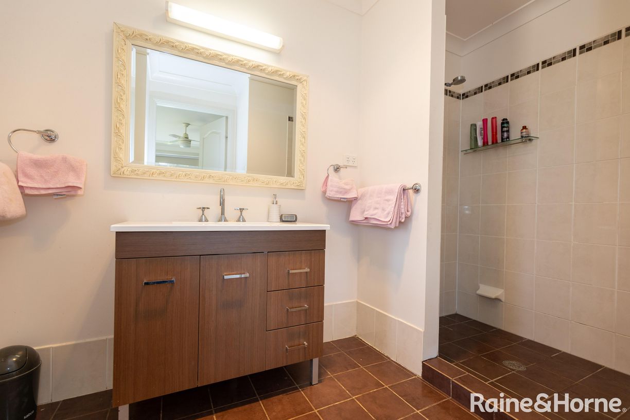 86 Lake Inverell Drive — photo 9 of 25