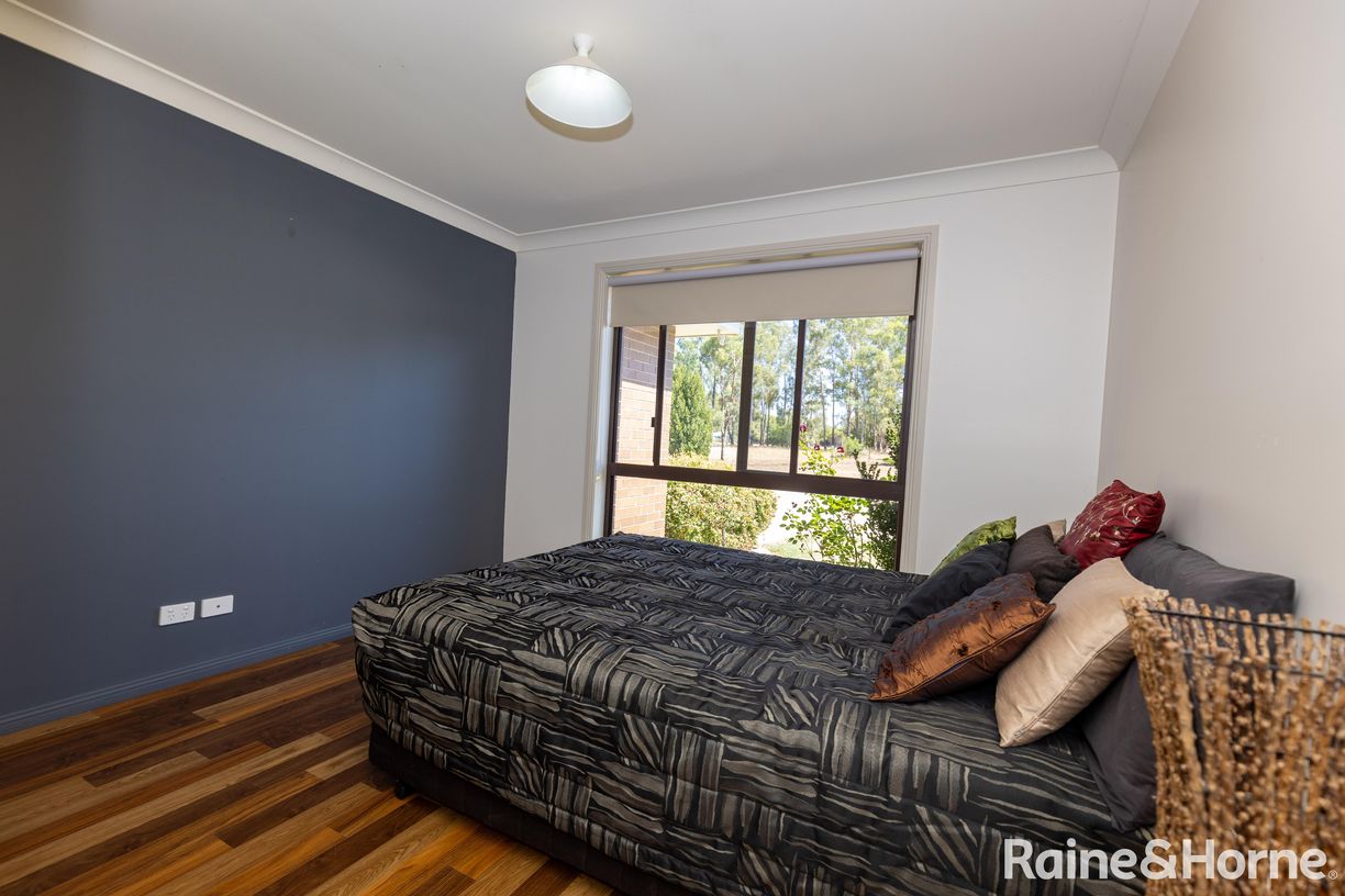 86 Lake Inverell Drive — photo 11 of 25