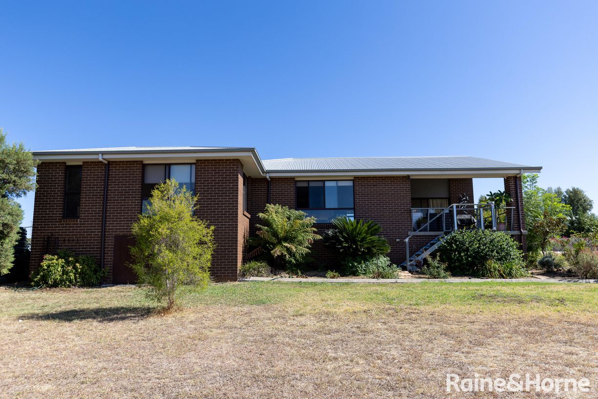 86 Lake Inverell Drive — photo 14 of 25