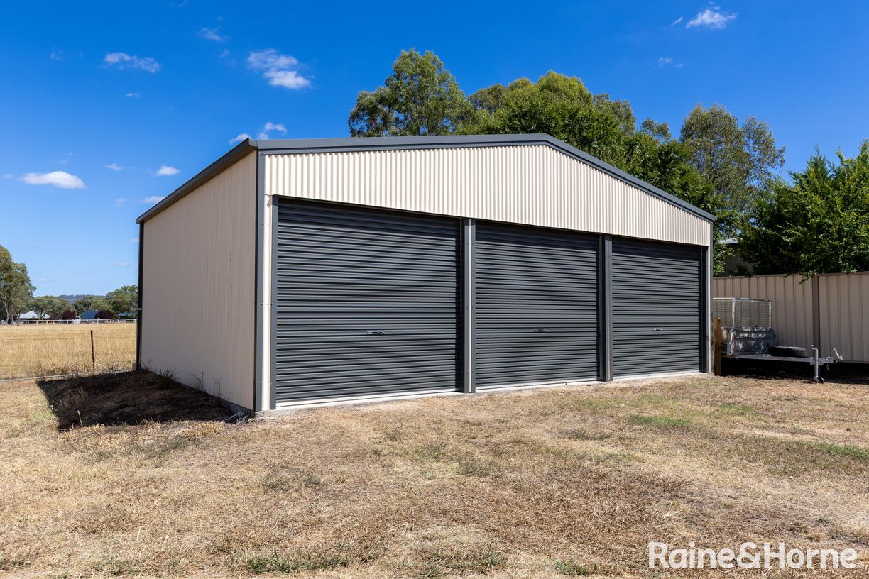 86 Lake Inverell Drive — photo 15 of 25