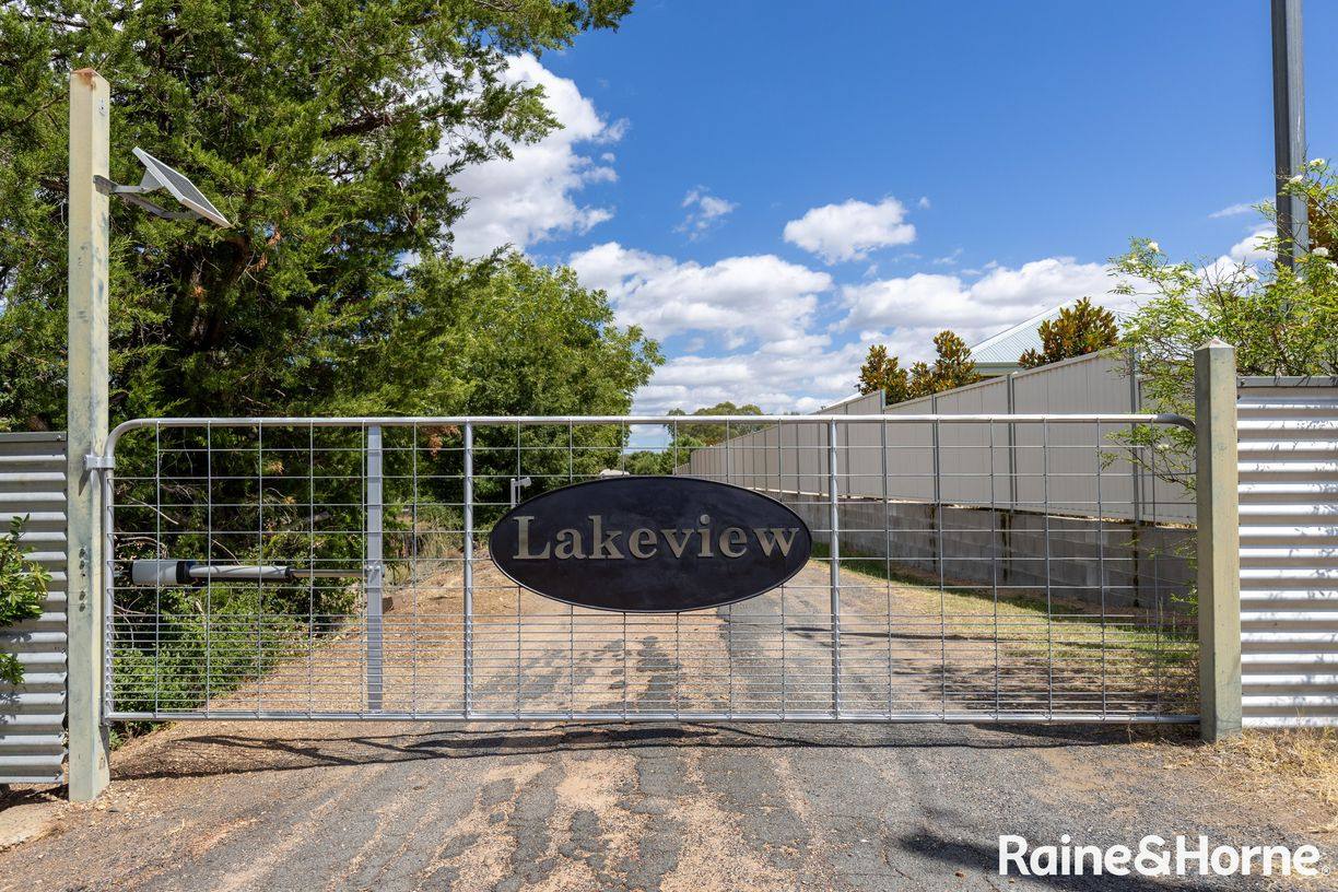 86 Lake Inverell Drive — photo 20 of 25