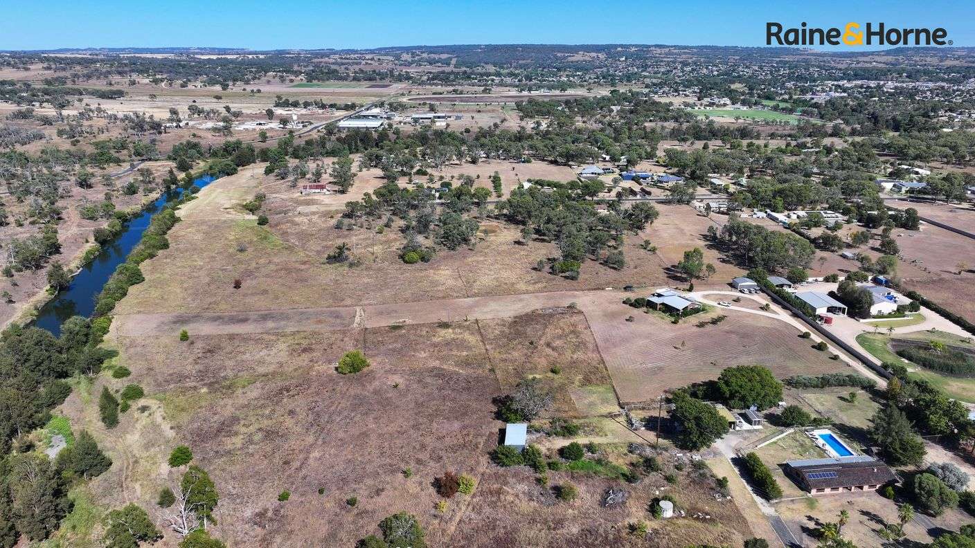 86 Lake Inverell Drive — photo 24 of 25