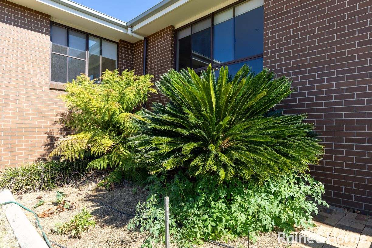 86 Lake Inverell Drive — photo 17 of 25