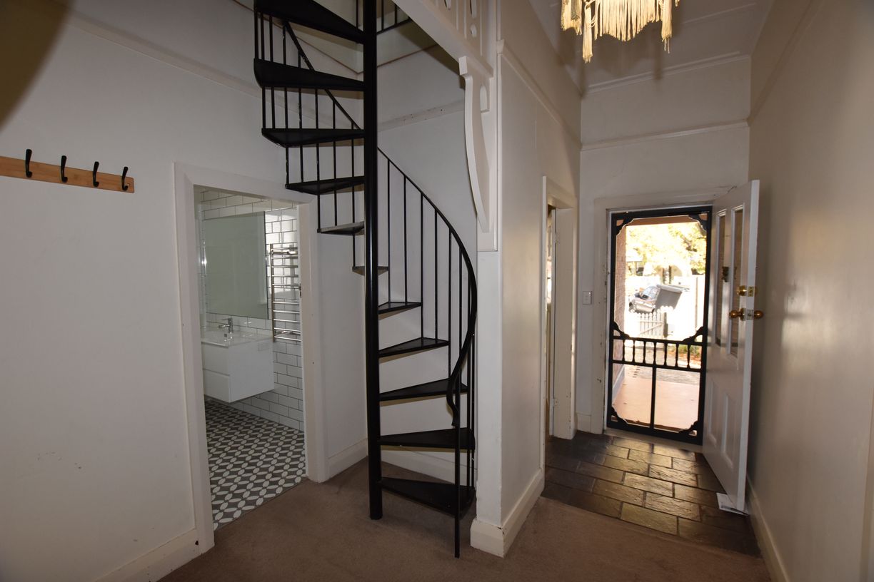 65 Kite Street — photo 2 of 28
