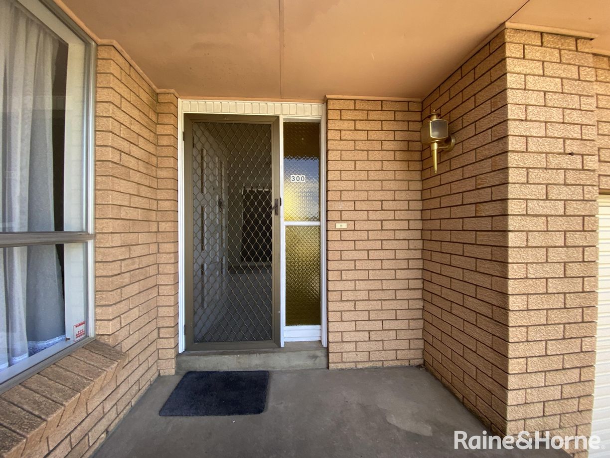 300 Peisley Street — photo 2 of 16