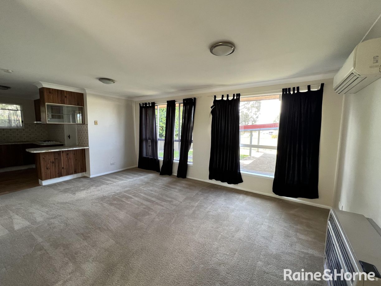 300 Peisley Street — photo 3 of 16
