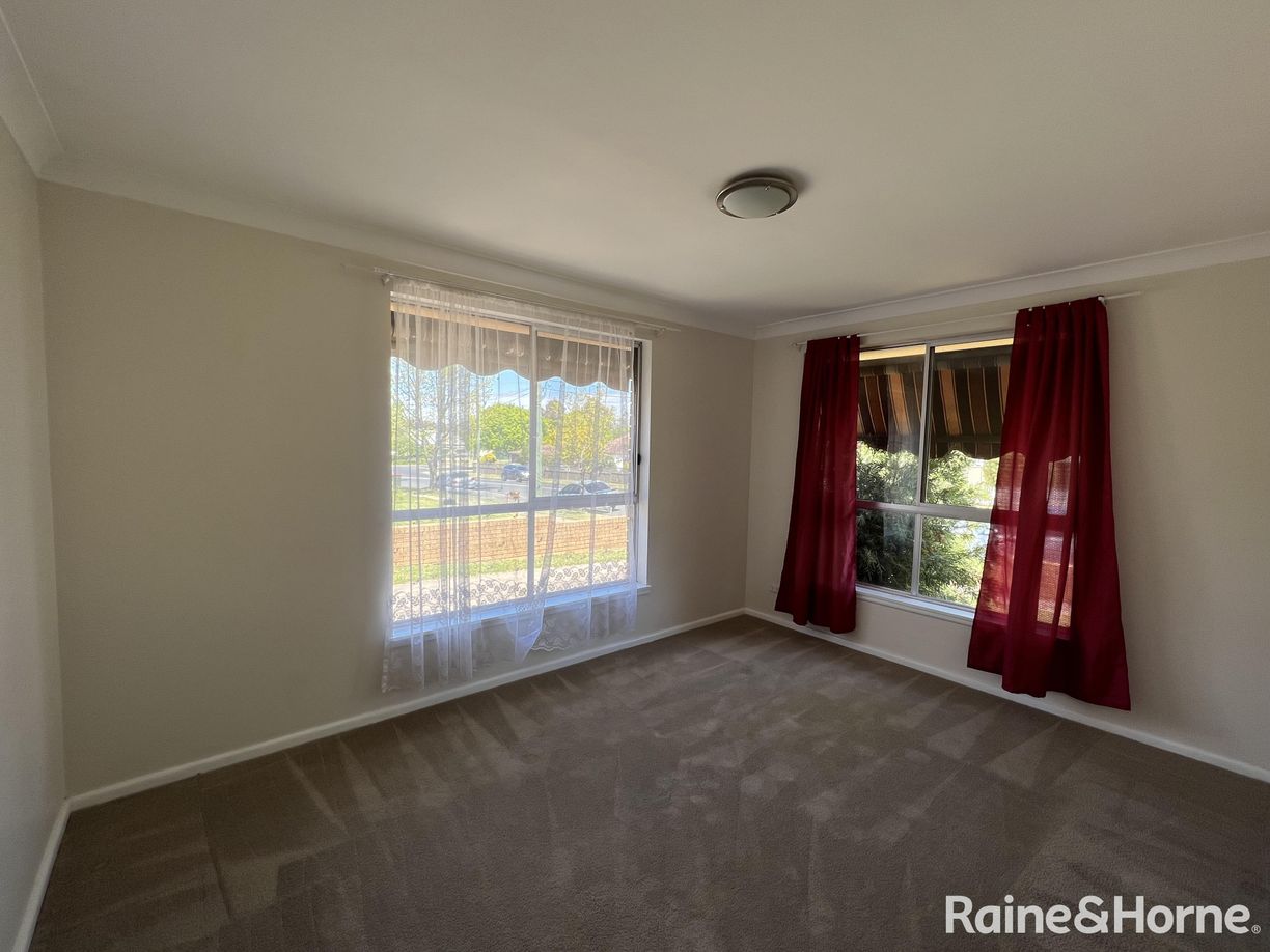 300 Peisley Street — photo 6 of 16
