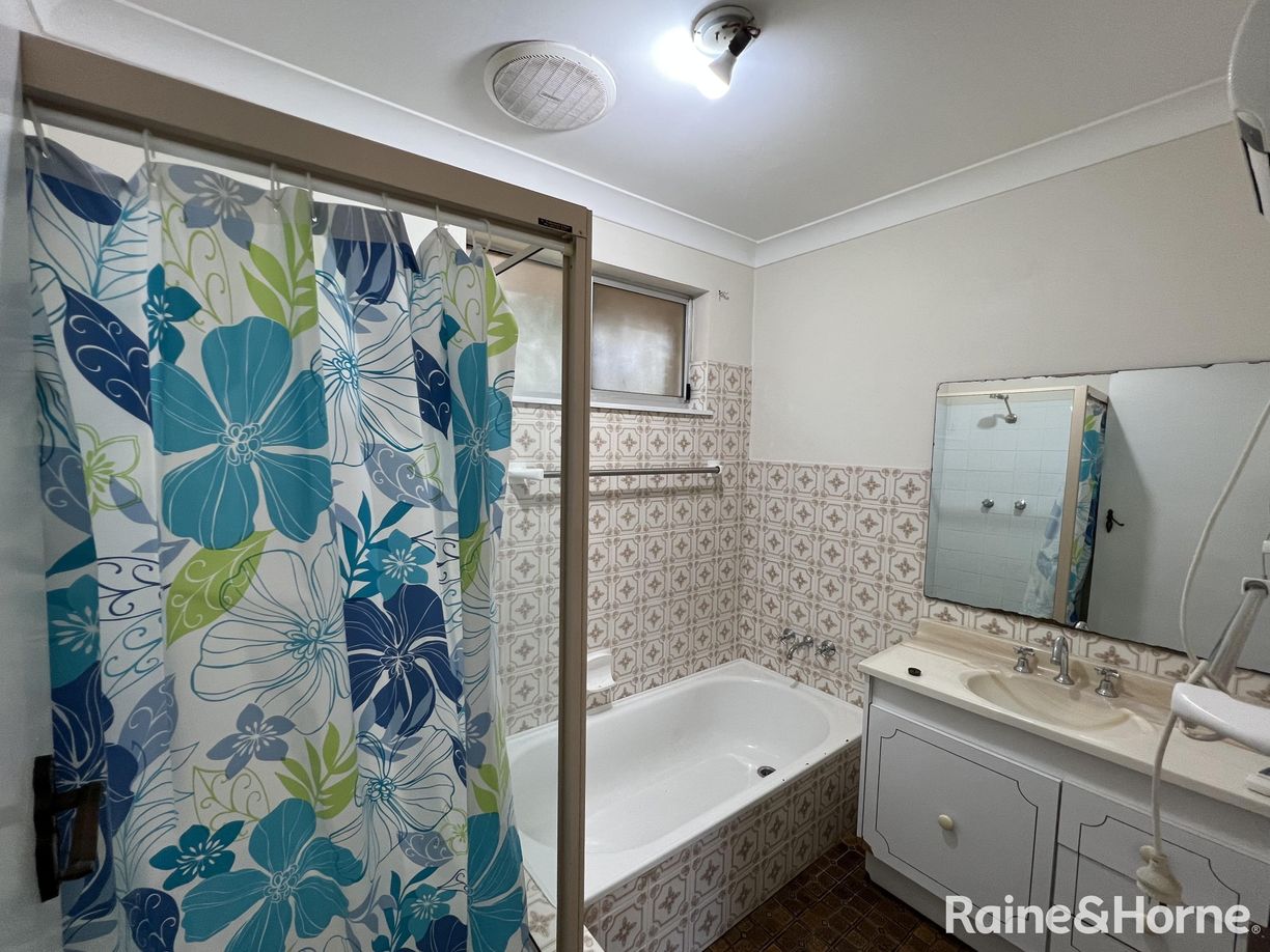 300 Peisley Street — photo 9 of 16