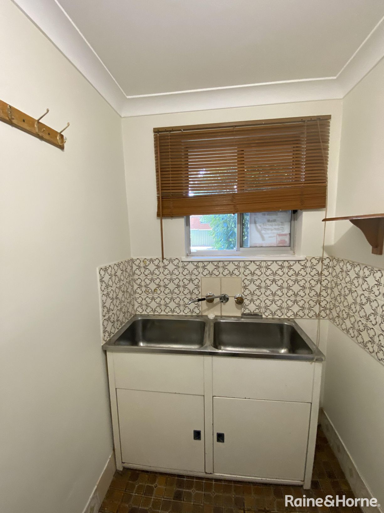 300 Peisley Street — photo 10 of 16