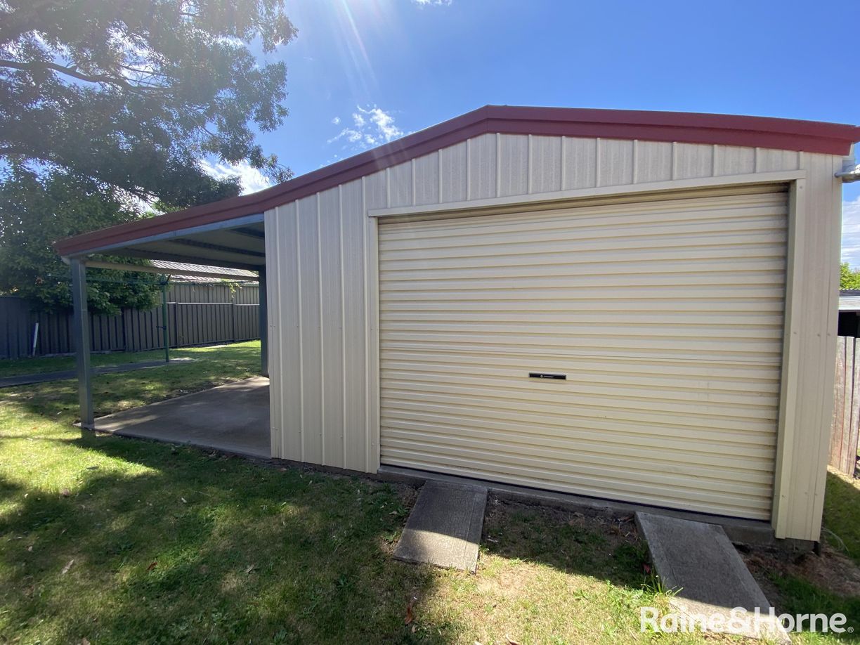 300 Peisley Street — photo 13 of 16