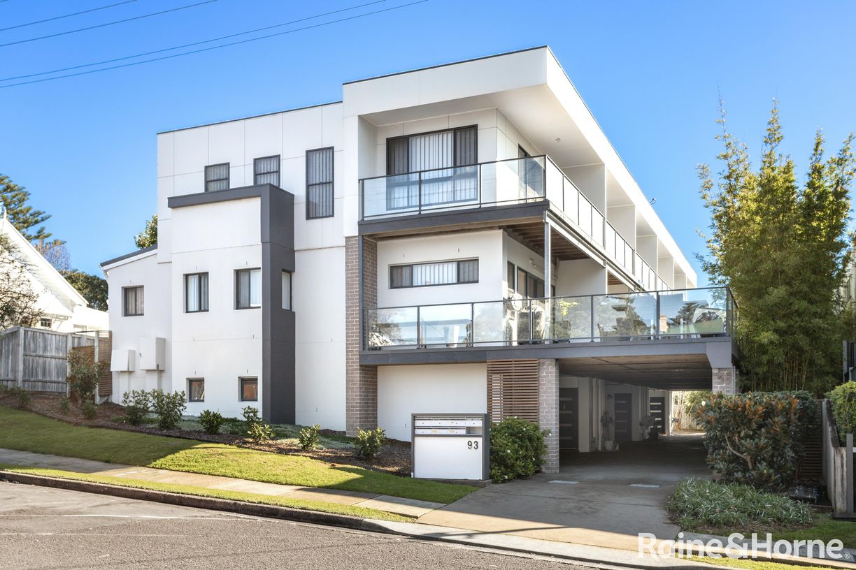 2/93 Manning Street — photo from Raine & Horne Kiama