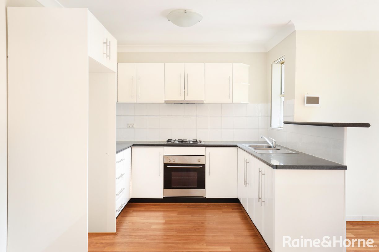 7/267 Princes Highway — photo from Raine & Horne Wollongong
