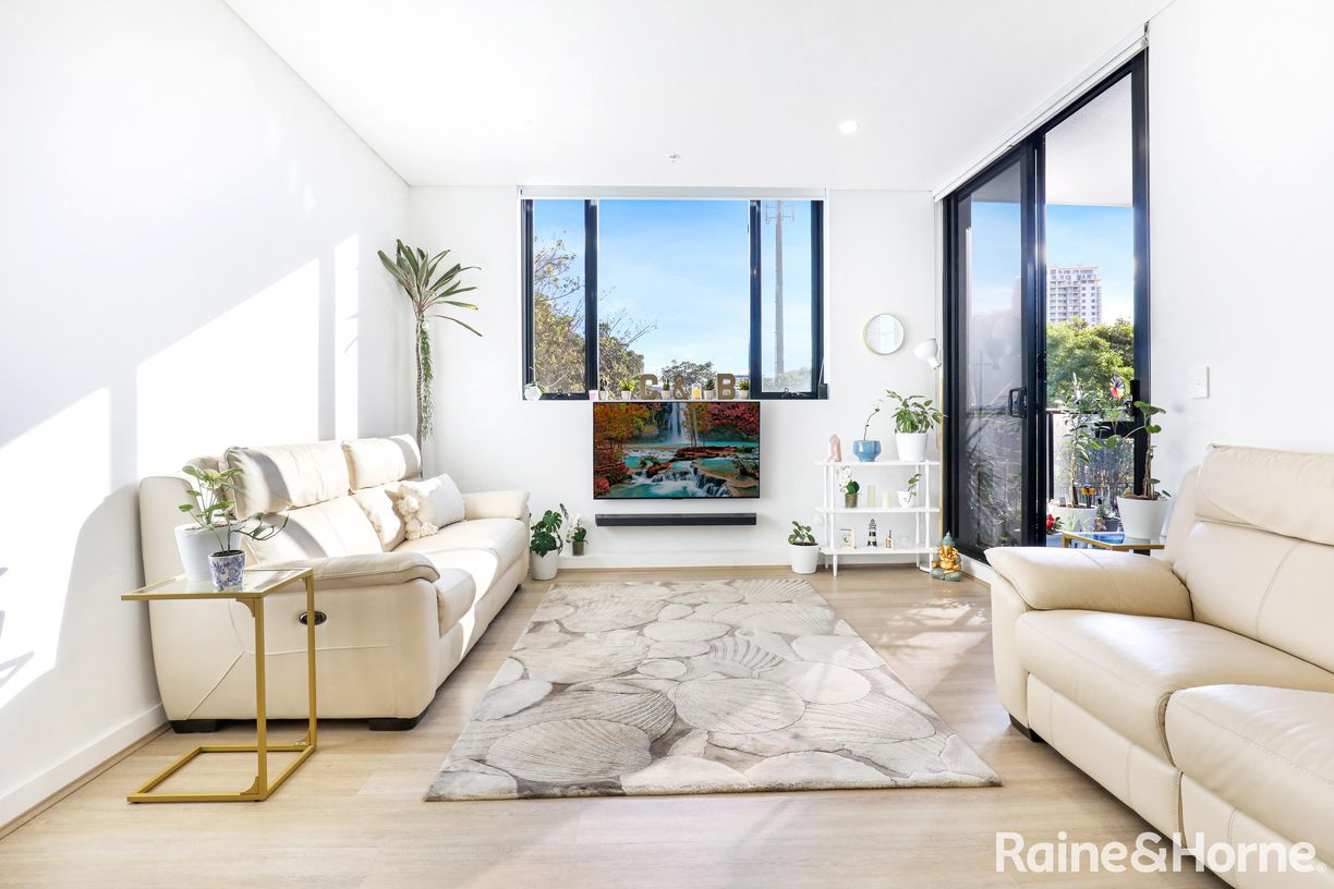 201/14-18 Auburn Street — photo from Raine & Horne Wollongong