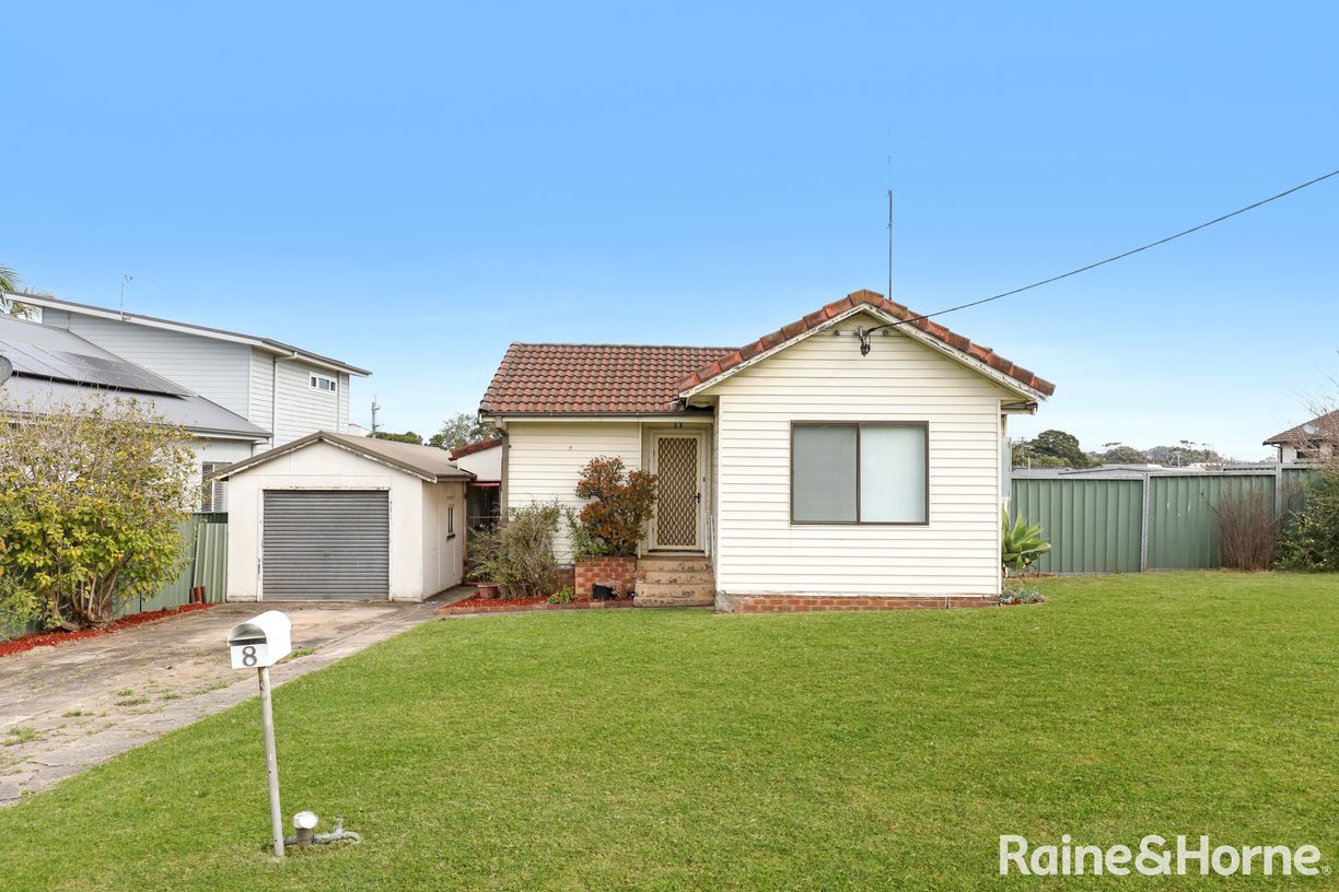 8 Hoskins Avenue — photo from Raine & Horne Wollongong