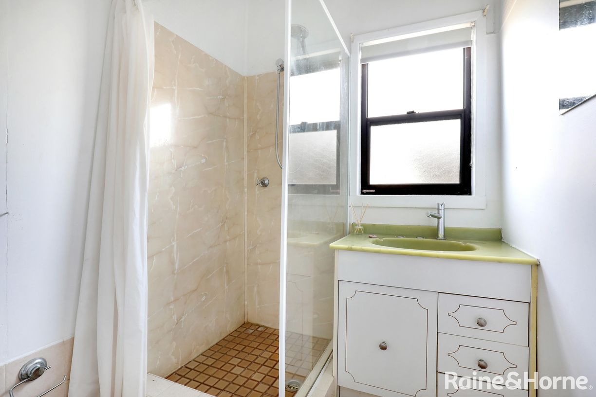 8 Hoskins Avenue — photo 8 of 11