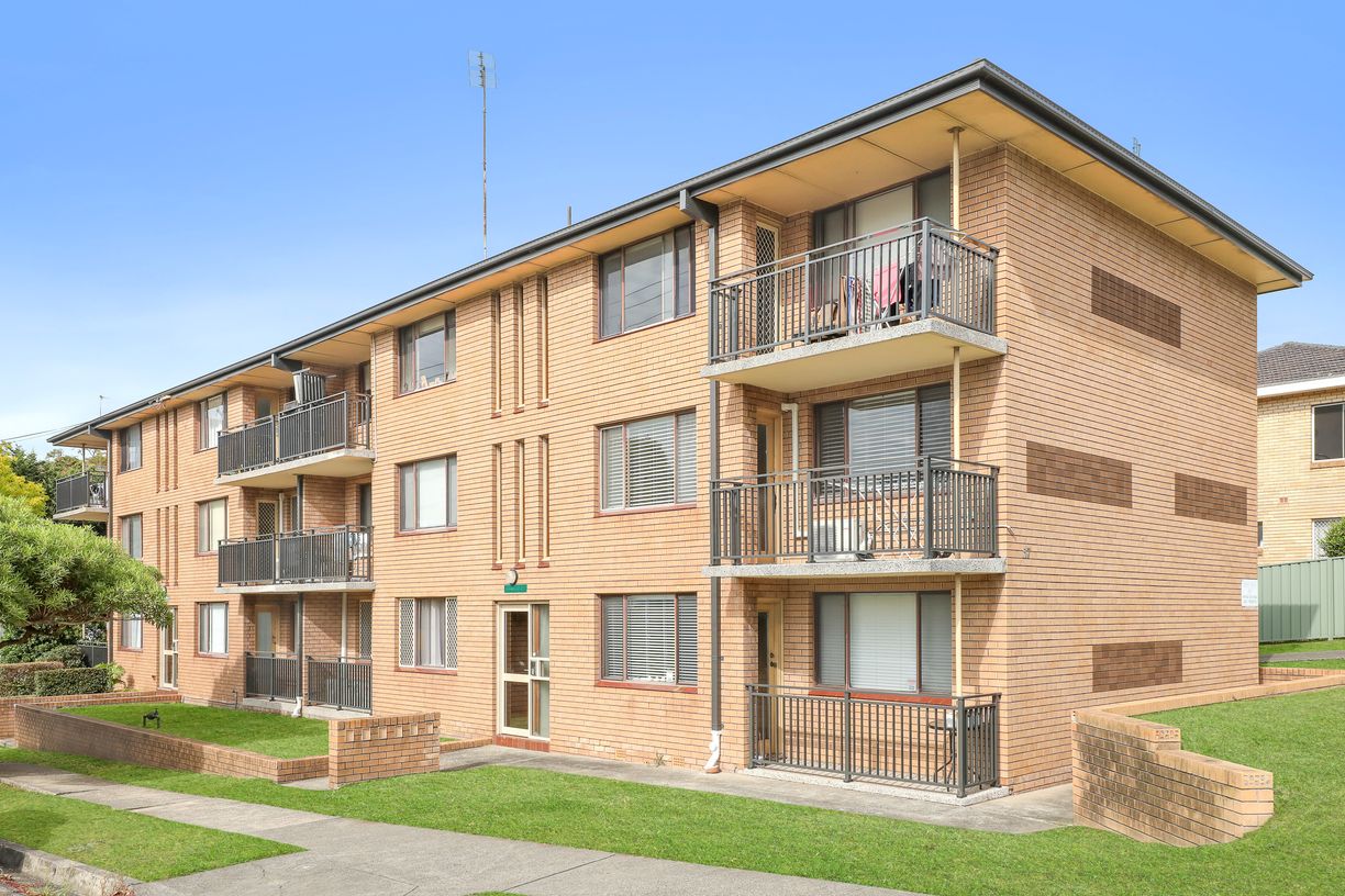 8/57 Campbell Street — photo from Raine & Horne Wollongong