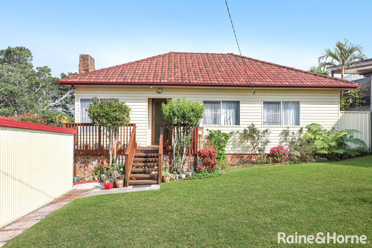 12 Mount Street — photo from Raine & Horne Wollongong
