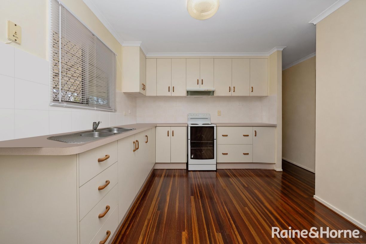 15 Lambert Street — photo 3 of 14