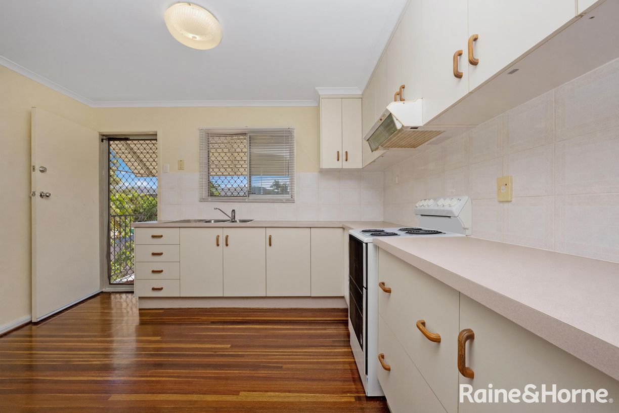 15 Lambert Street — photo 4 of 14