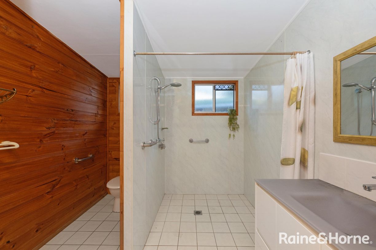 166 Boundary Street — photo 8 of 17