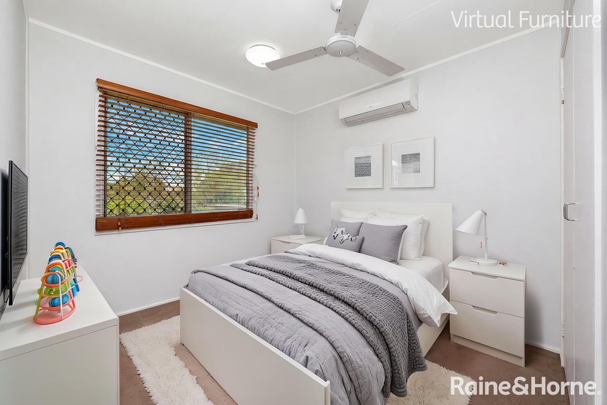 31 Samantha Street — photo 8 of 15