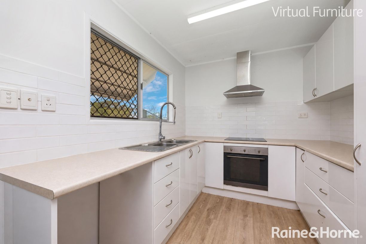 31 Samantha Street — photo 4 of 15