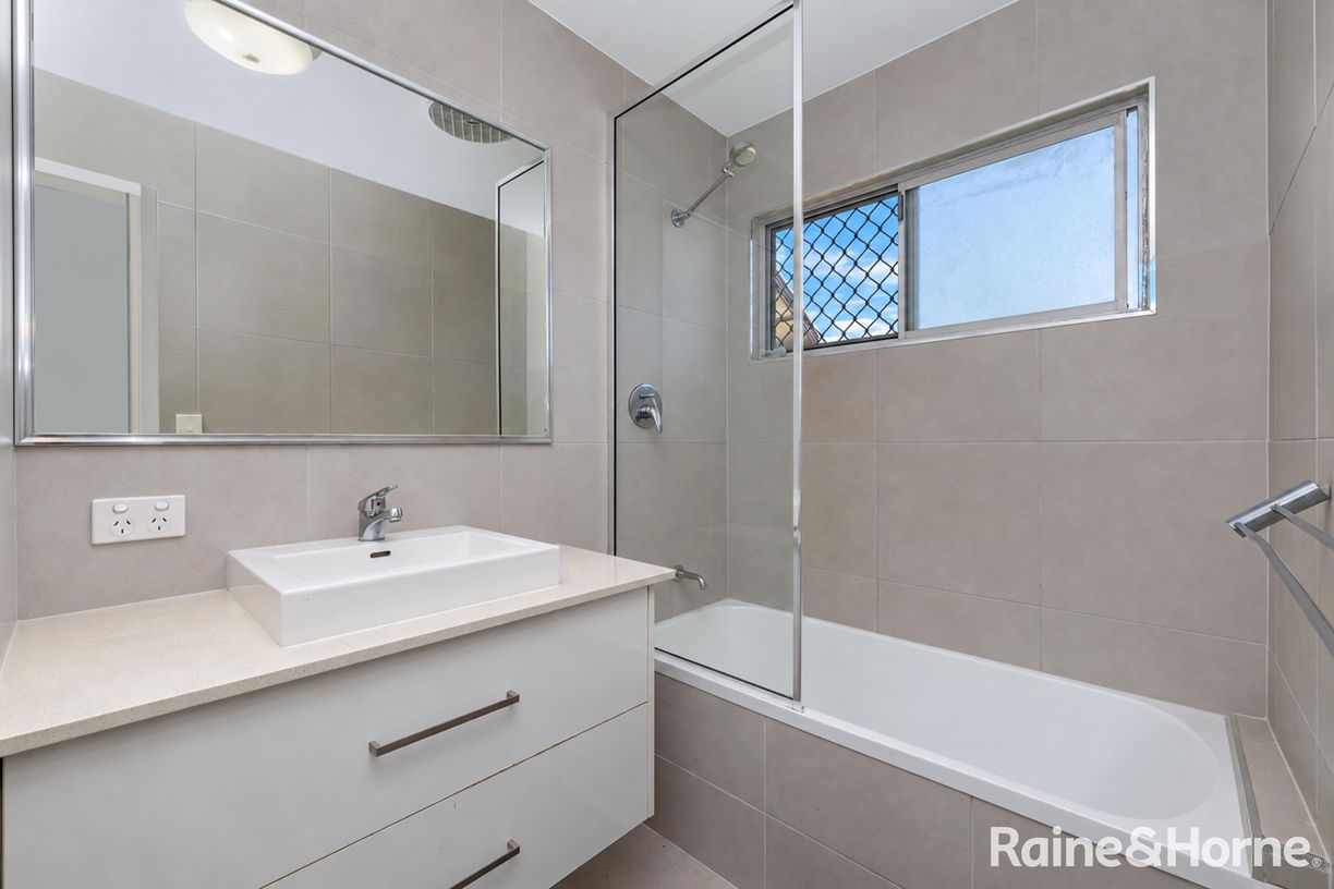 31 Samantha Street — photo 6 of 15