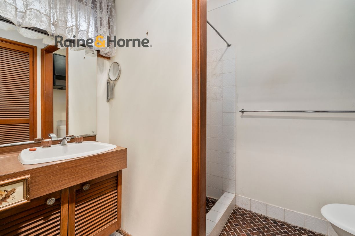 31 Curtis Crescent — photo 16 of 20