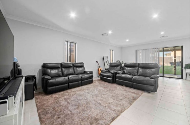 53 Bonnie Rock Road — photo 5 of 9