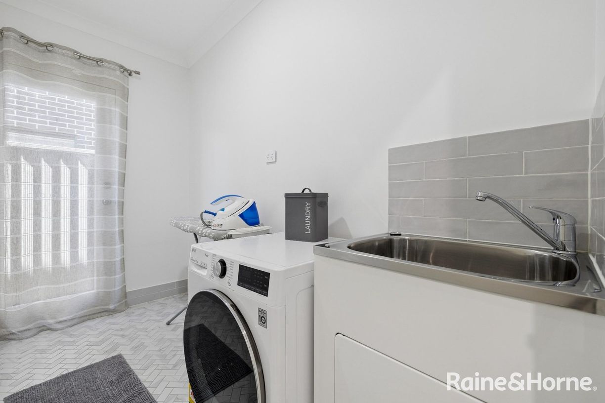17 Astley Road — photo 29 of 30