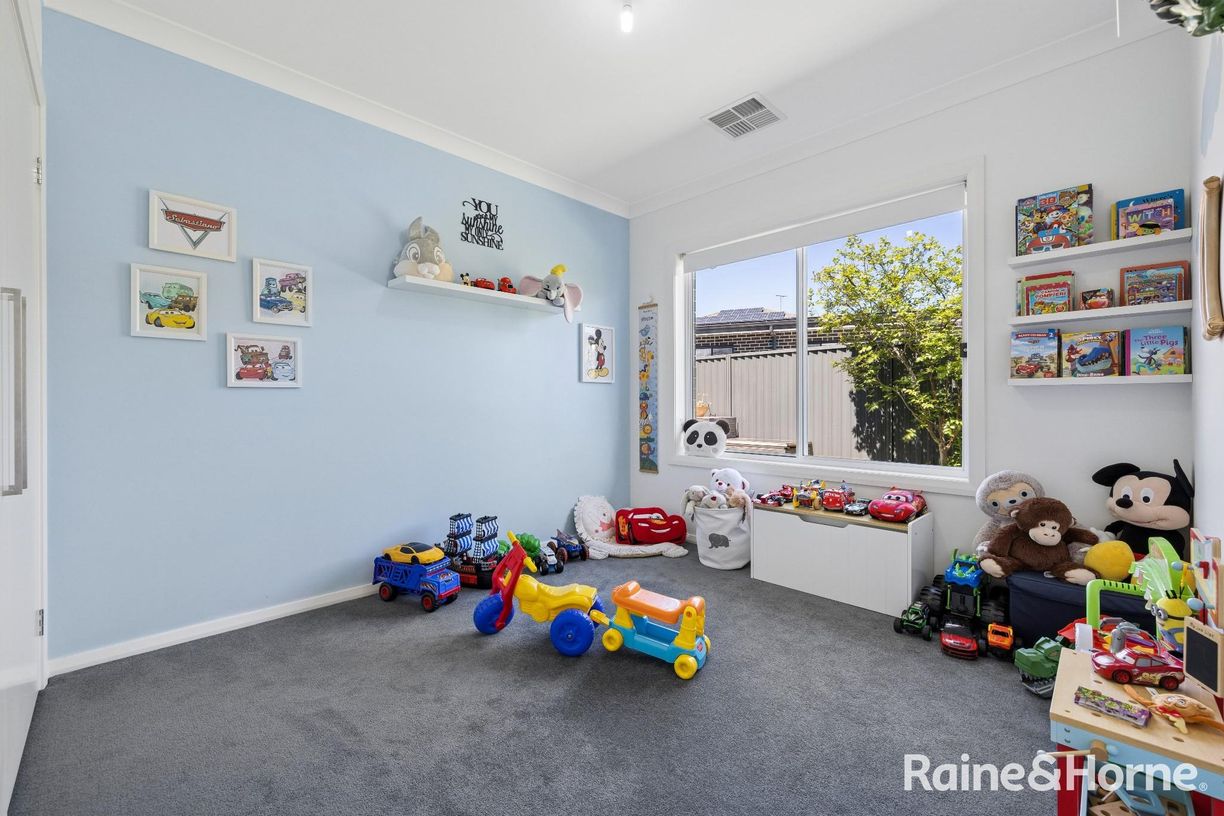 17 Astley Road — photo 24 of 30