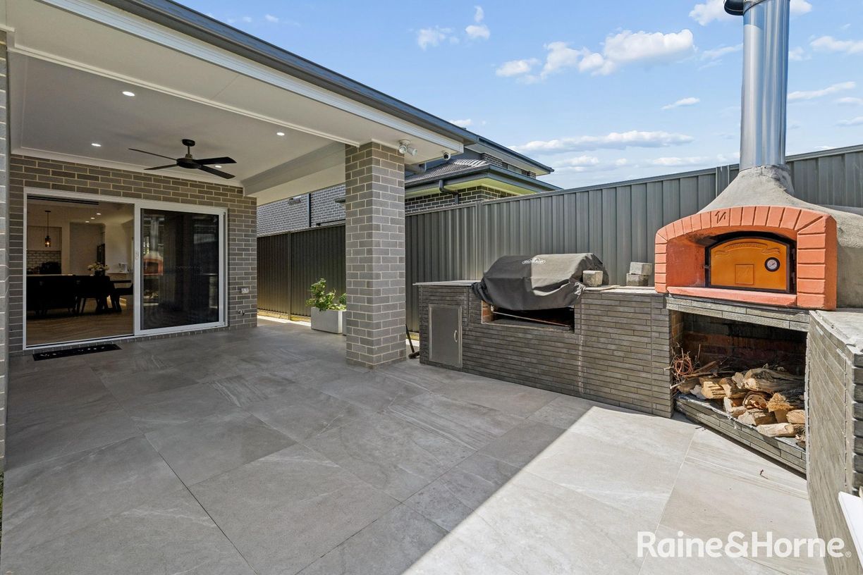 17 Astley Road — photo 3 of 30