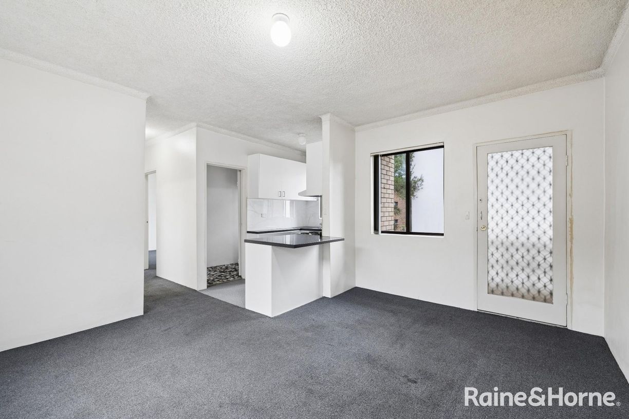 19/42 Copeland Street — photo from Raine & Horne Liverpool