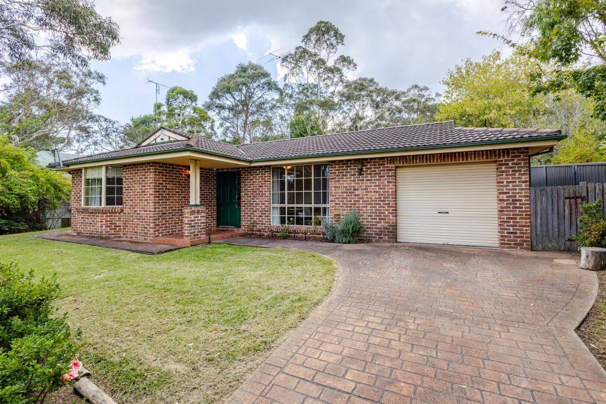 3 First Avenue — photo from Raine & Horne Wentworth Falls / Leura