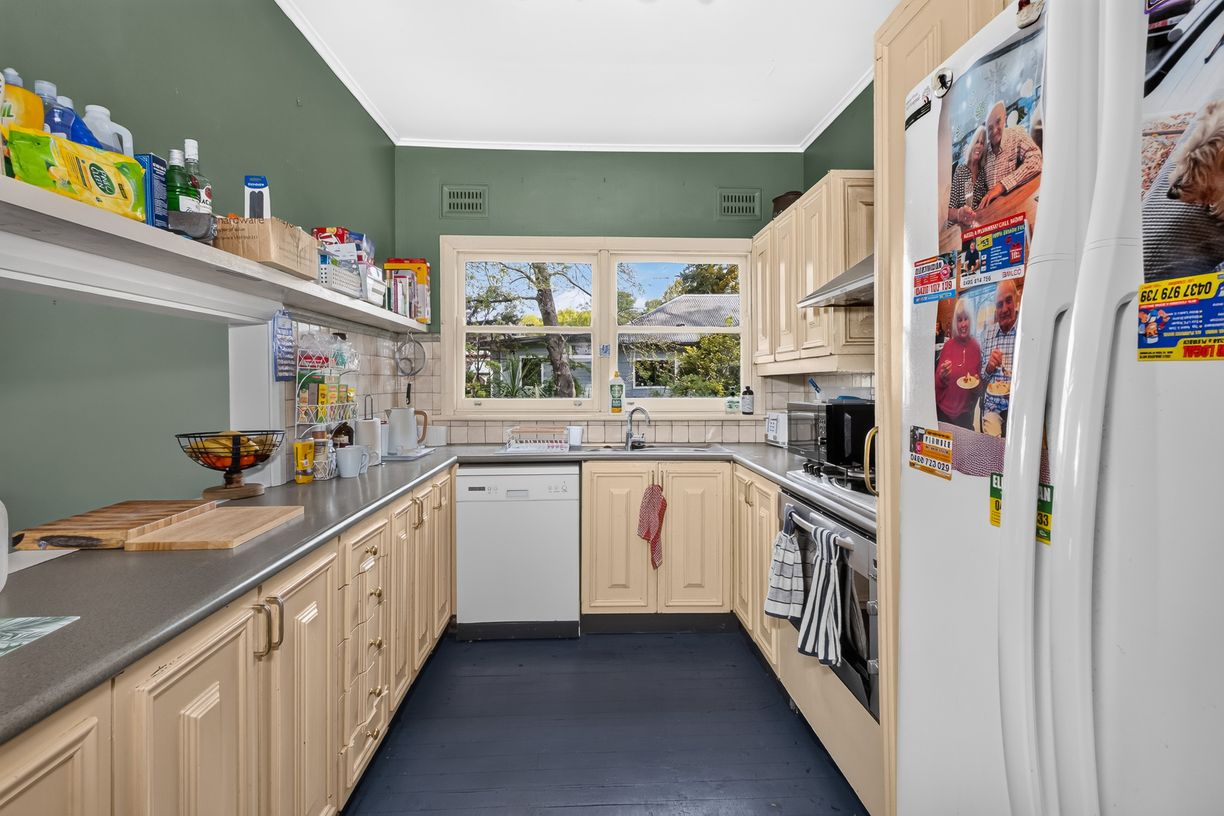 8 Noble Street — photo 3 of 11