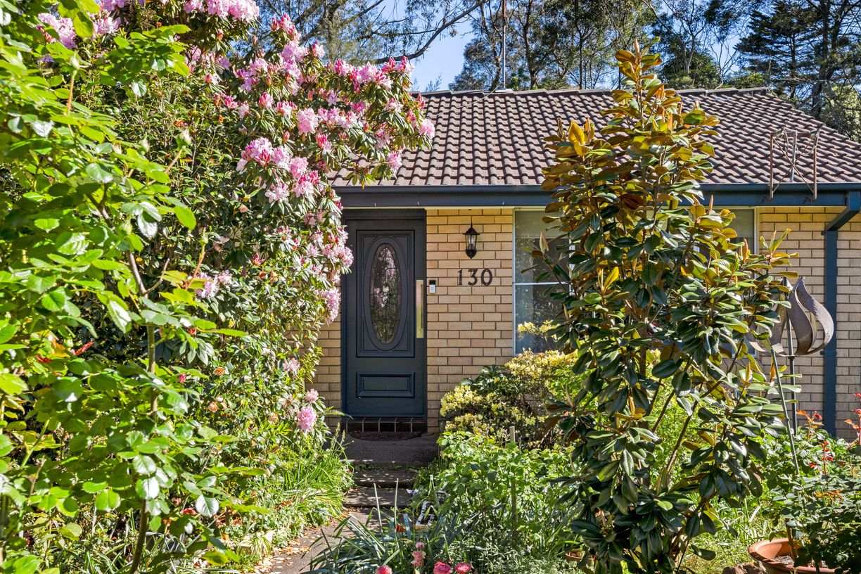 130 Evans Lookout Road — photo from Raine & Horne Wentworth Falls / Leura