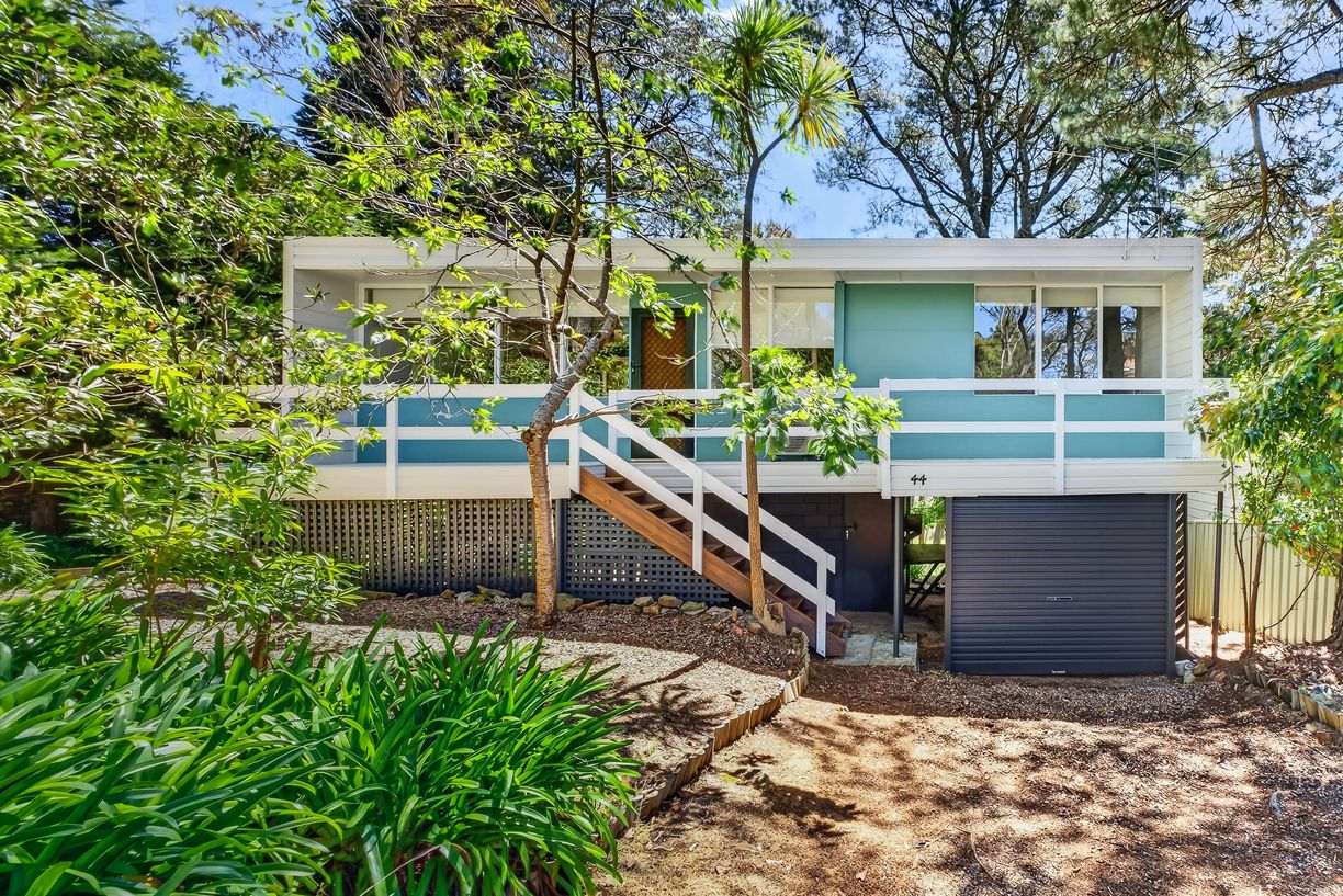 44 Fifth Avenue — photo from Raine & Horne Wentworth Falls / Leura