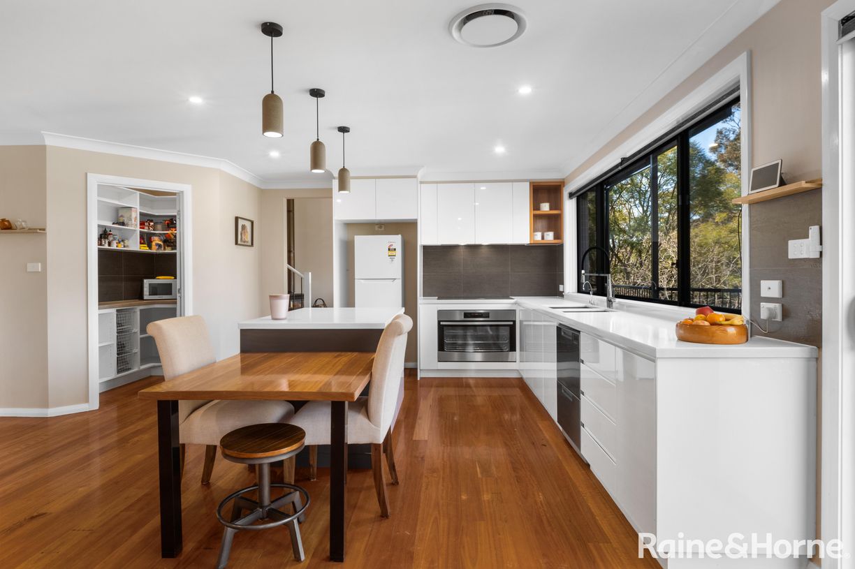 27 Flinders Place — photo 3 of 20