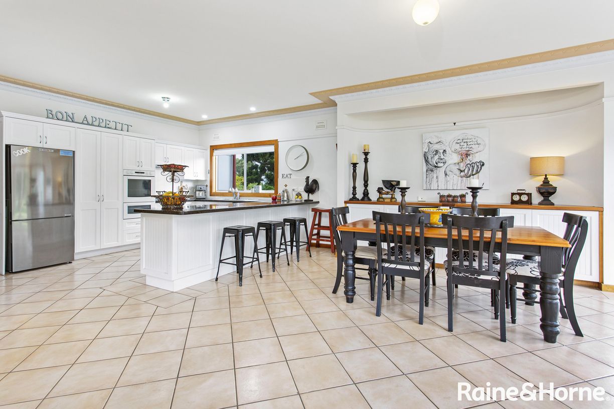 418 Coolangatta Road — photo 10 of 22